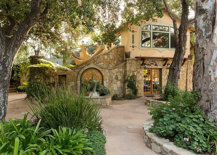 The Emerald Iguana Inn