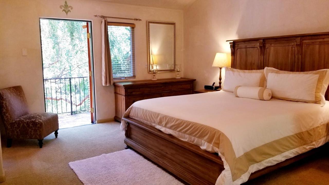 The Emerald Iguana Inn 4*