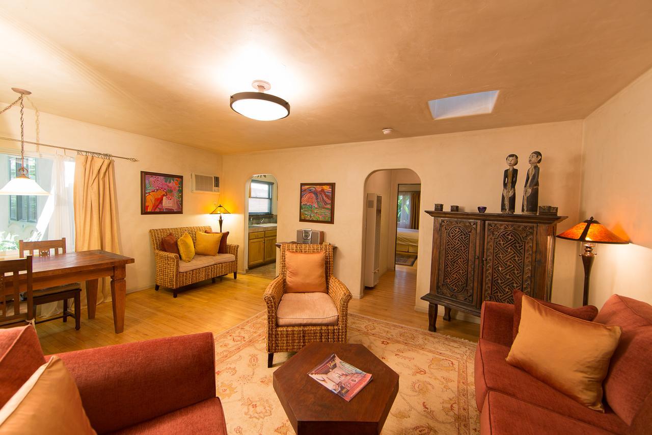 The Emerald Iguana Inn