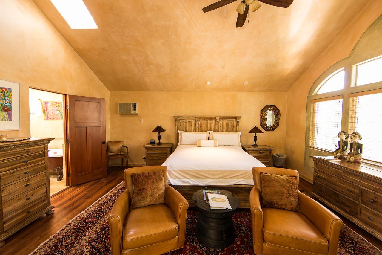 Inn The Emerald Iguana