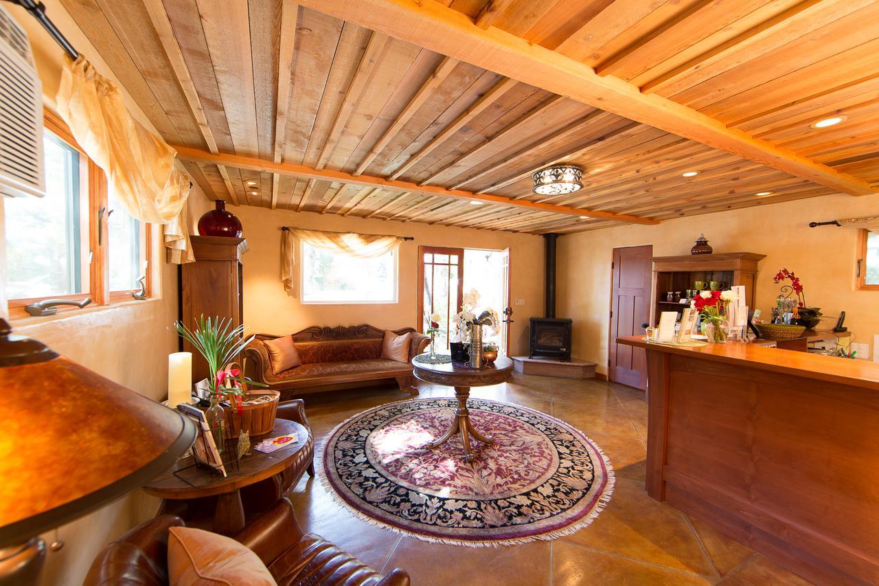 The Emerald Iguana 4* Ojai