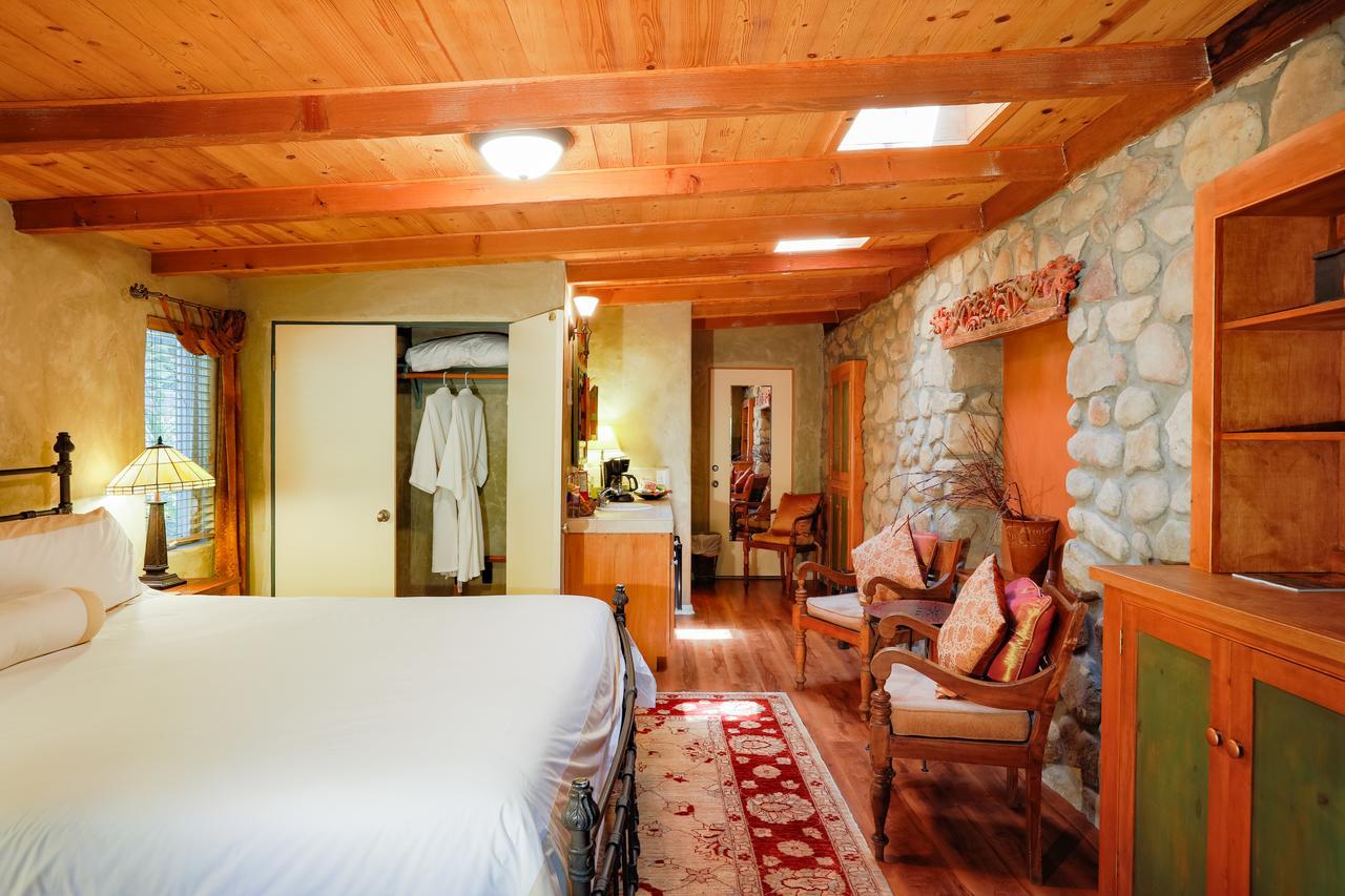 The Emerald Iguana Inn 4*