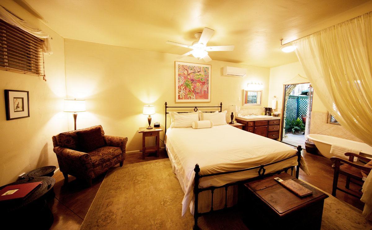 Inn The Emerald Iguana 4*