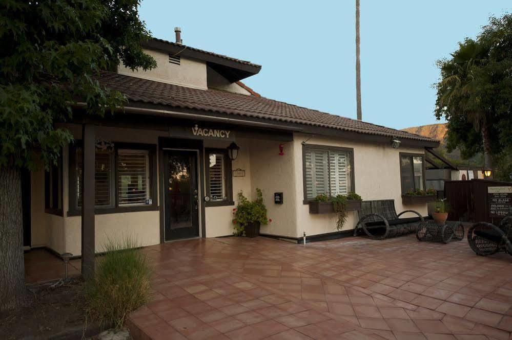 Hummingbird Motel 3*